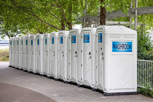 Best Portable restroom trailer rental  in Appleton, WI